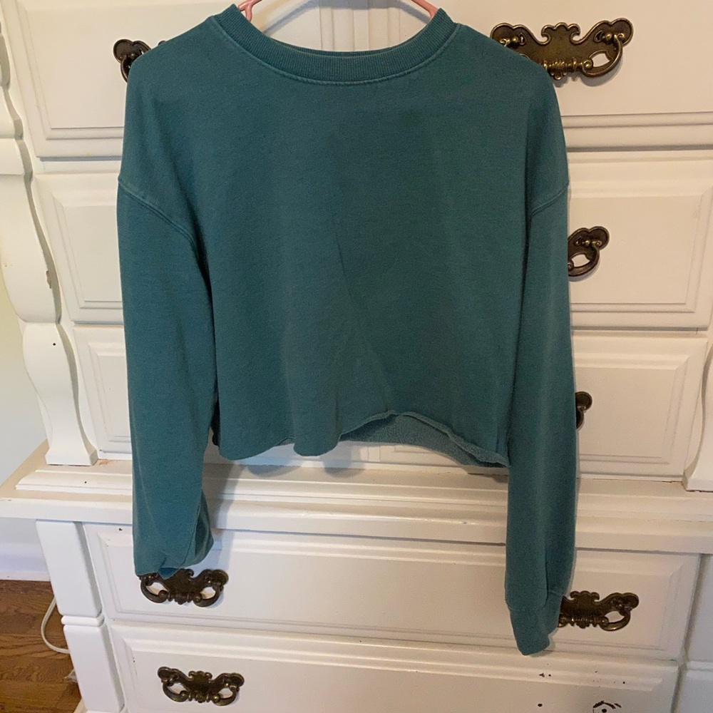 Cropped crewneck